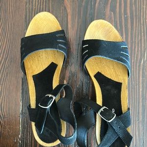 New Charles David wood sandal